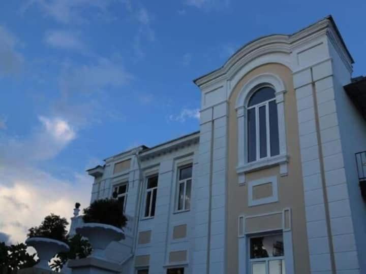 Бутик-Отель Белый Дом Балерины Sochumi Exterior foto